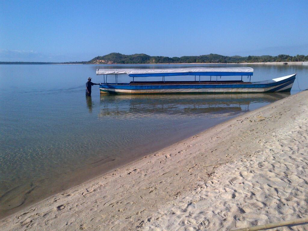 Les Acacias Bungalows Manambolo 외부 사진