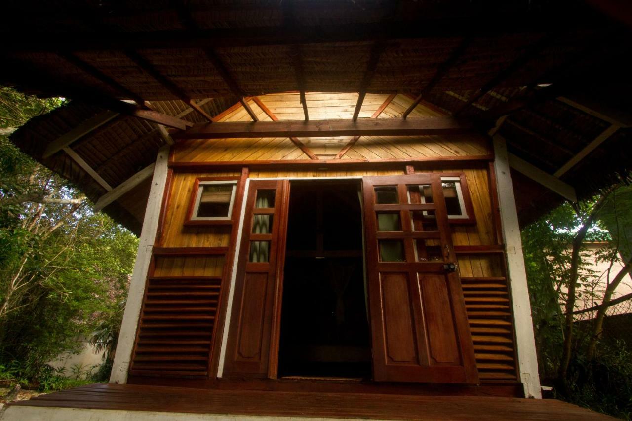 Les Acacias Bungalows Manambolo 외부 사진
